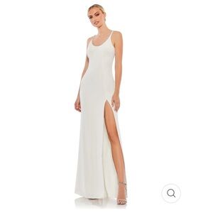 MAC DUGGAL SLEEVELESS CRYSTAL SCOOP NECKLINE COLUMN GOWN SIZE 2